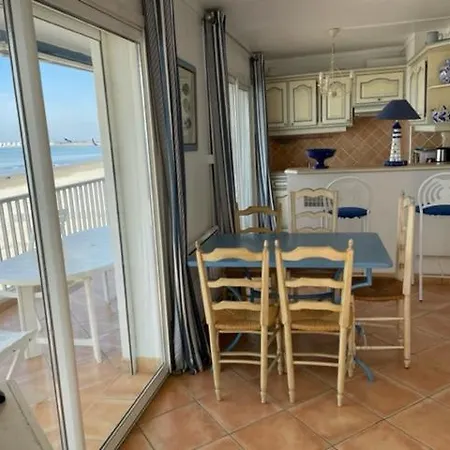 C2m Sur Grau Du Roi *